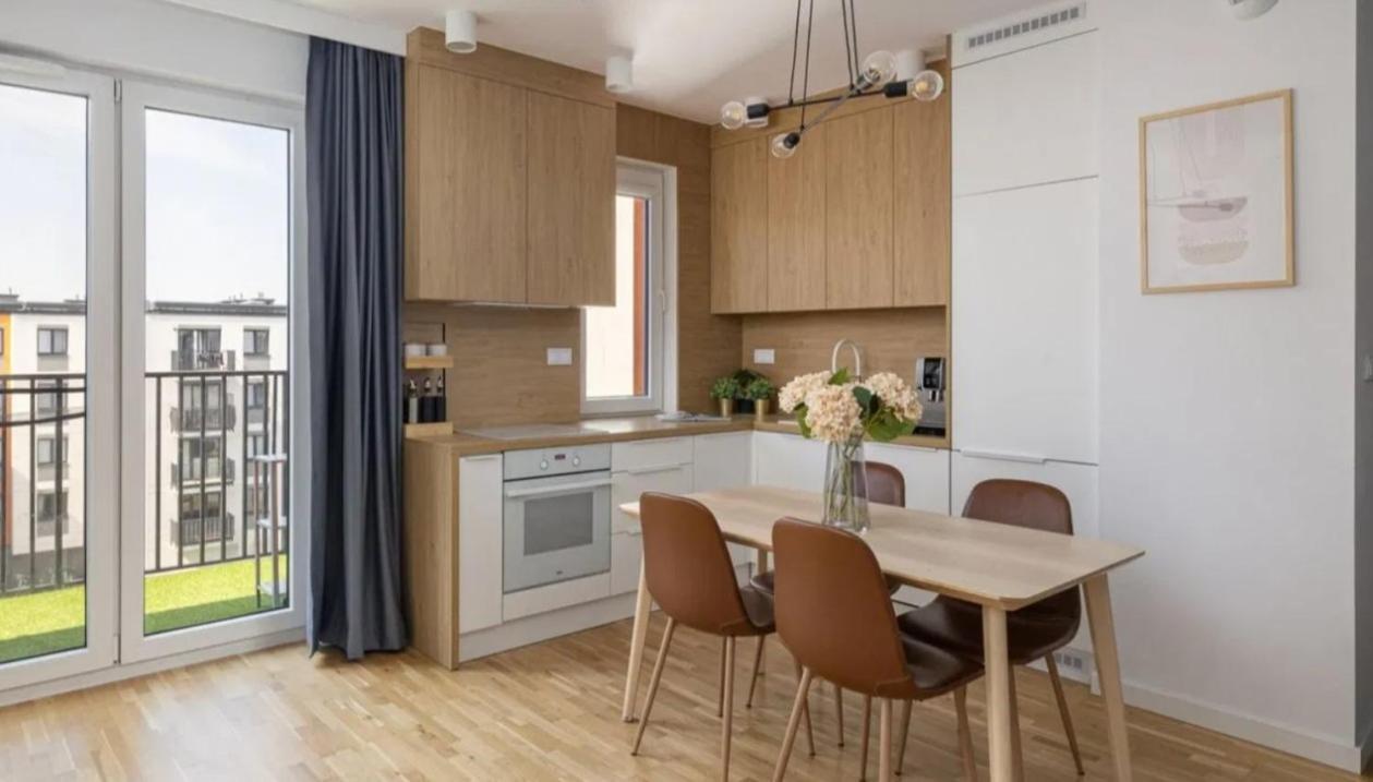 New 2-bedroom - Close To Chopin Airport Apartament