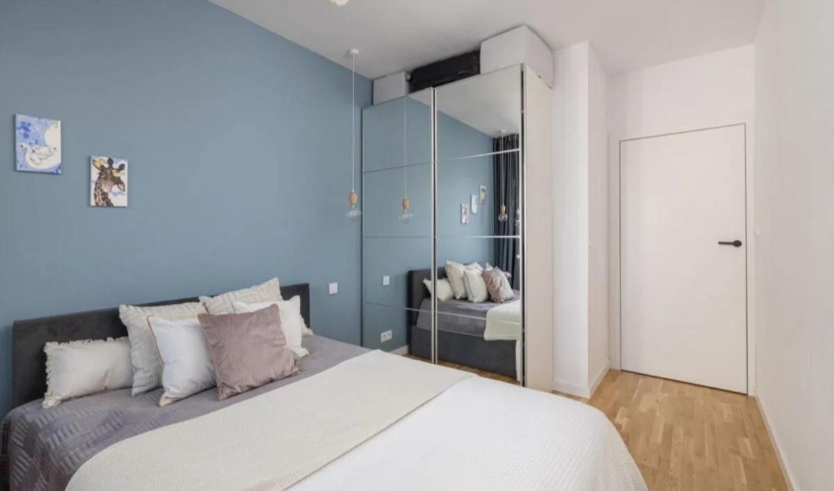New 2-bedroom - Close To Chopin Airport
